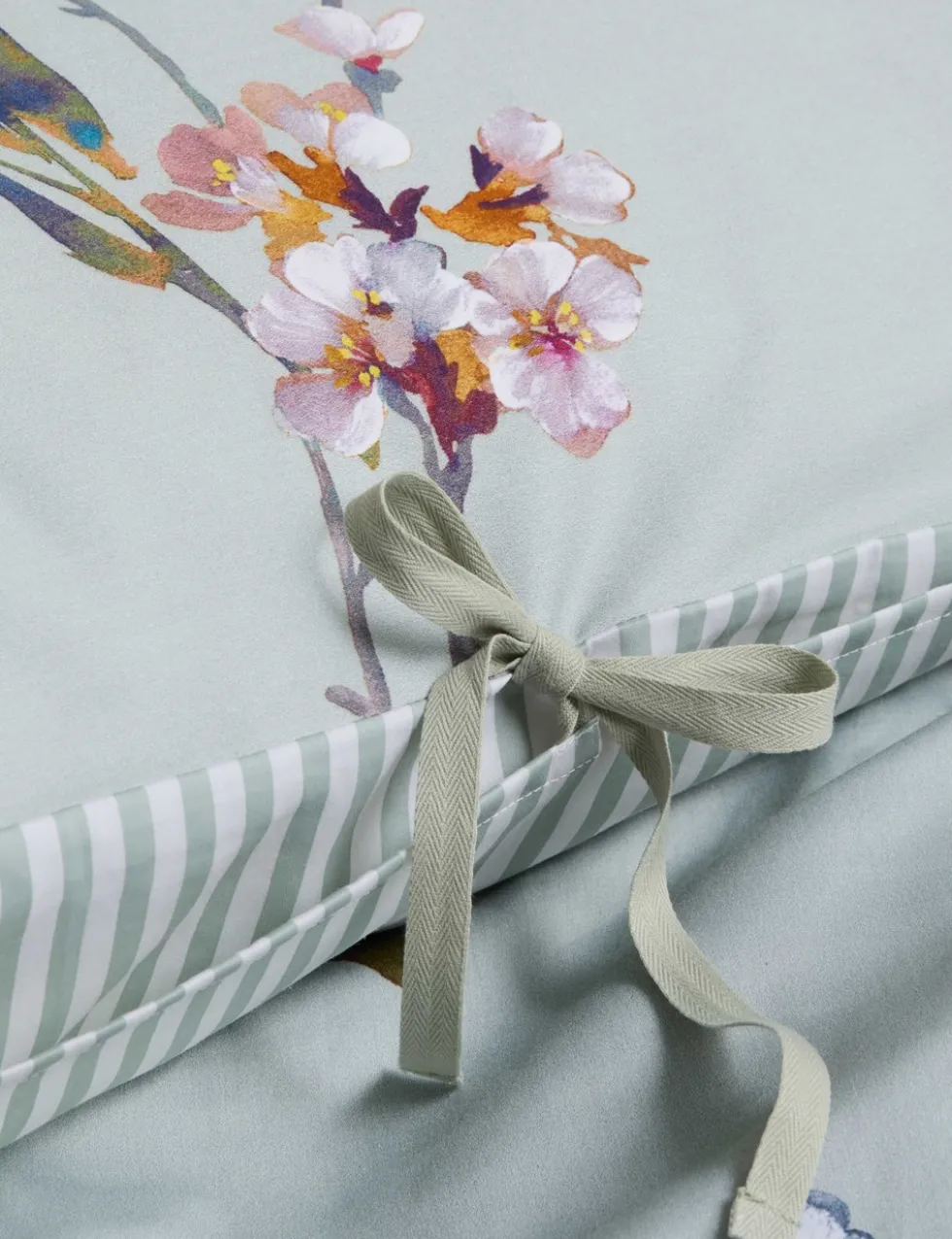 Pure Cotton Trailing Blooms Bedding Set