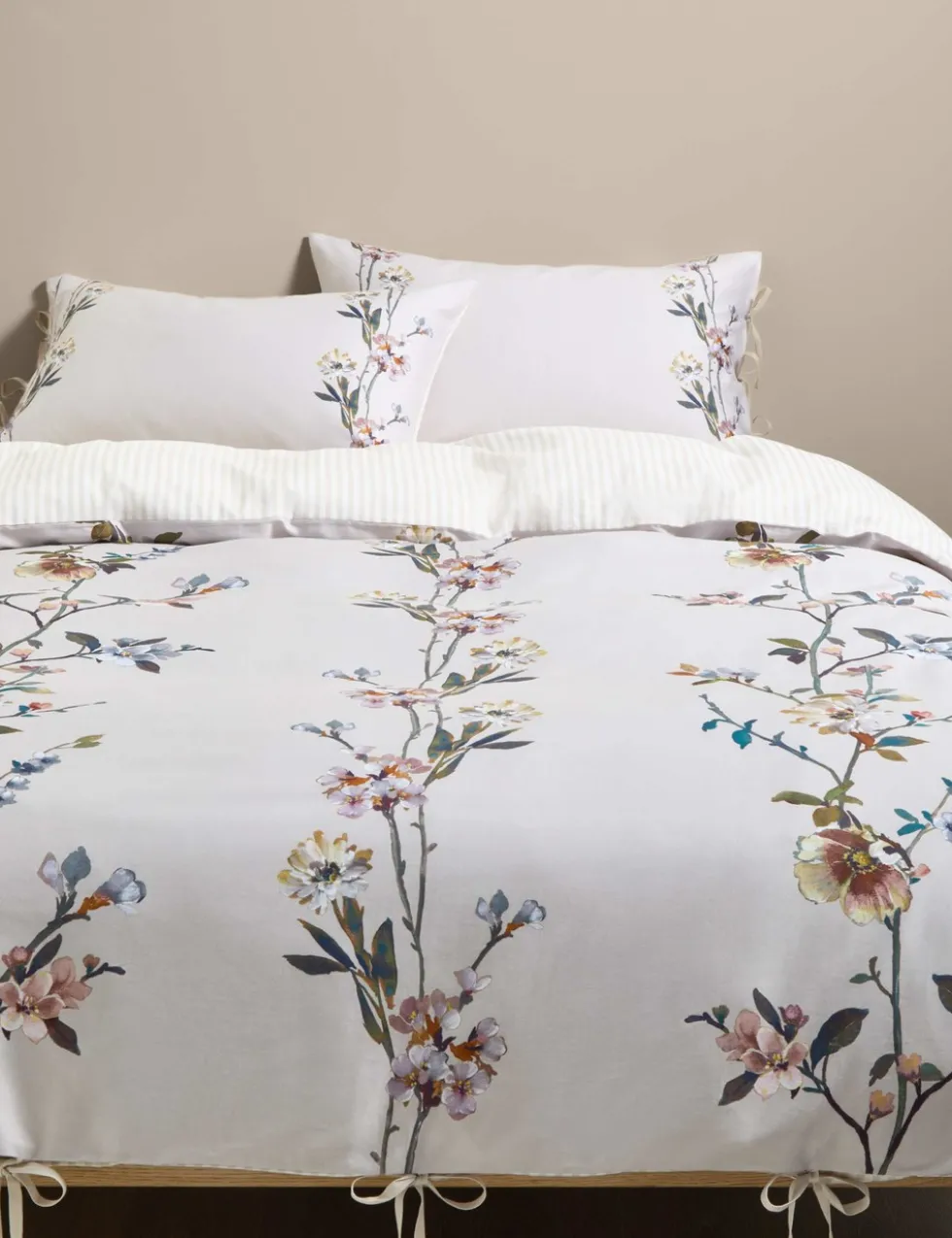 Pure Cotton Trailing Blooms Bedding Set