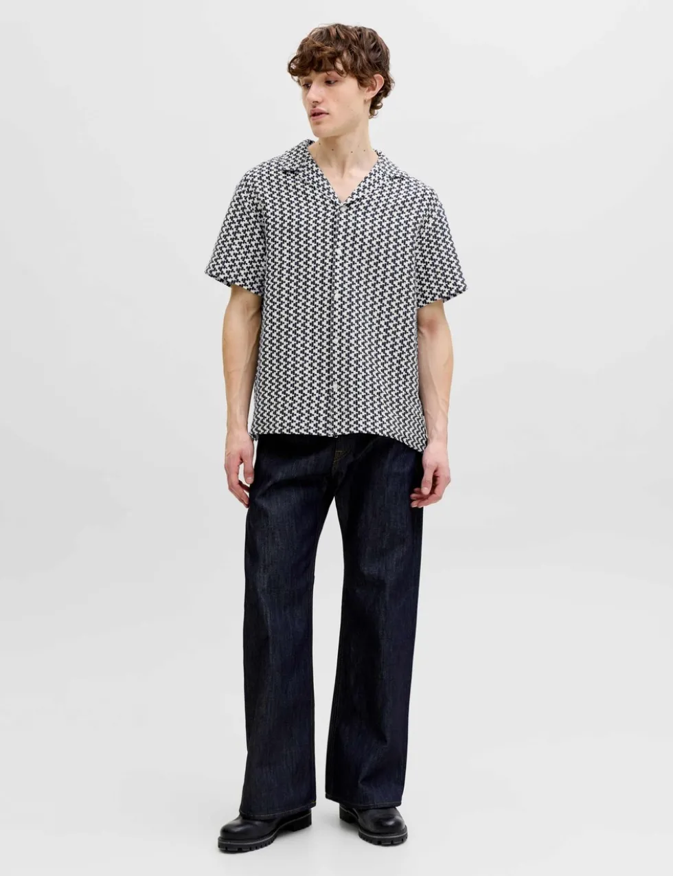 Relaxed Fit Revere Collar Short Sleeve Shirt