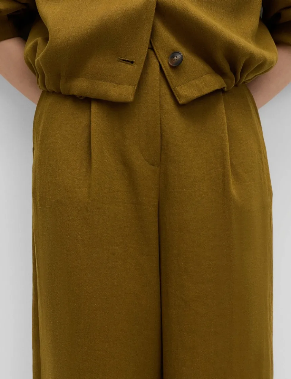Relaxed Wide Leg Trousers With Linen