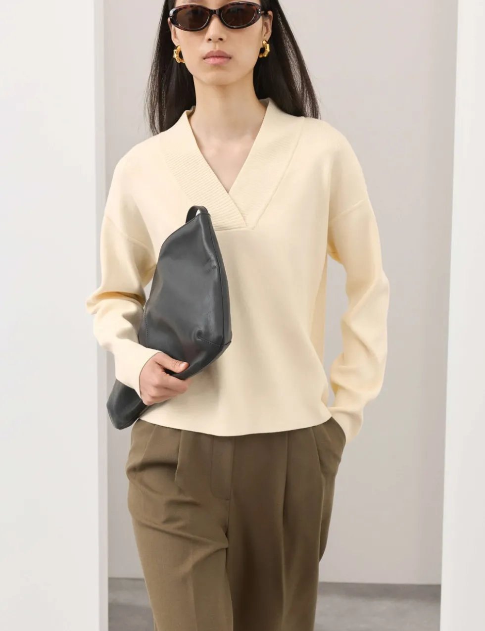 Ribbed Cropped V-Neck Jumper