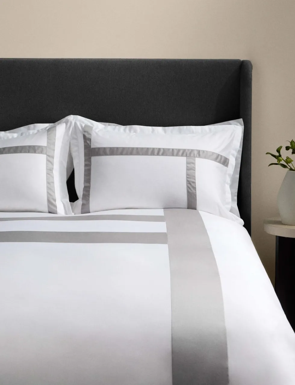 Sateen Applique Bedding Set