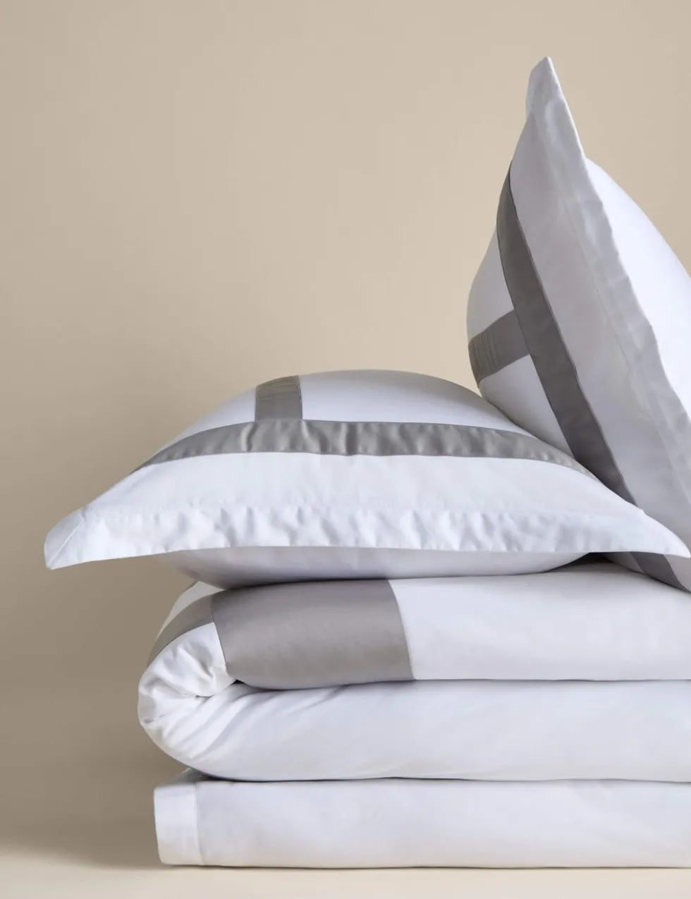 Sateen Applique Bedding Set