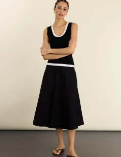 Scoop Neck Fitted Vest