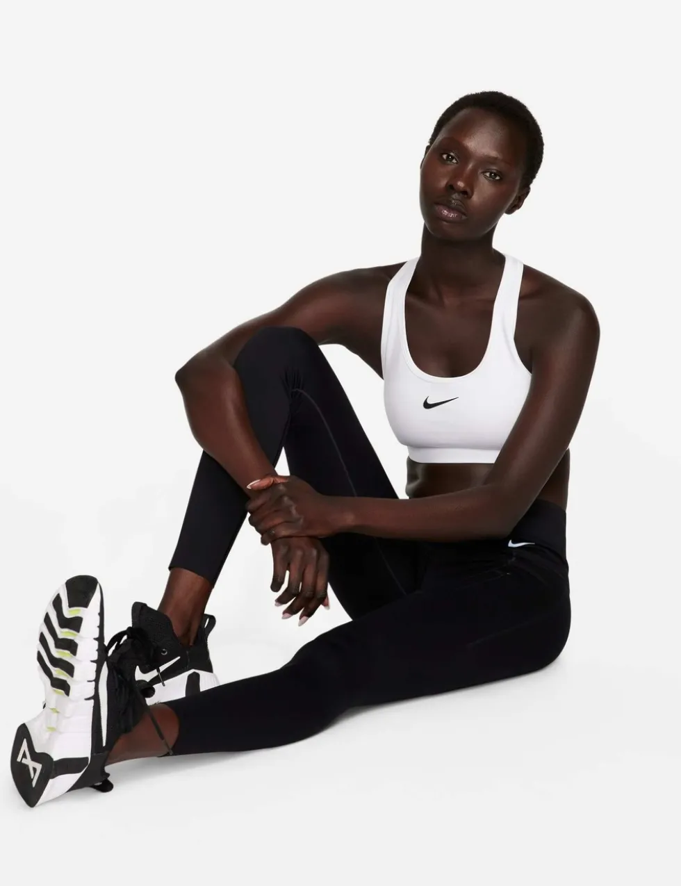 Swoosh Medium Support Sports Bra