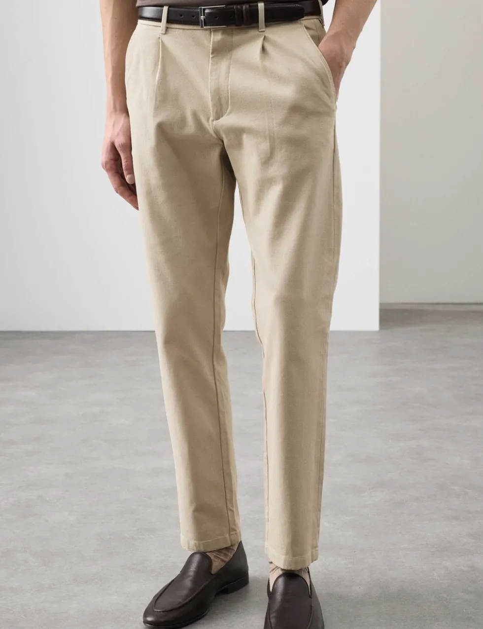 Tapered Fit Textured Dobby Pleat Front Chinos