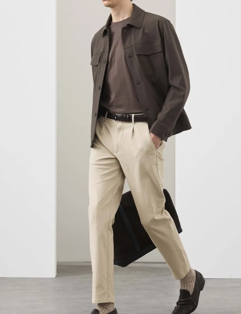 Tapered Fit Textured Dobby Pleat Front Chinos
