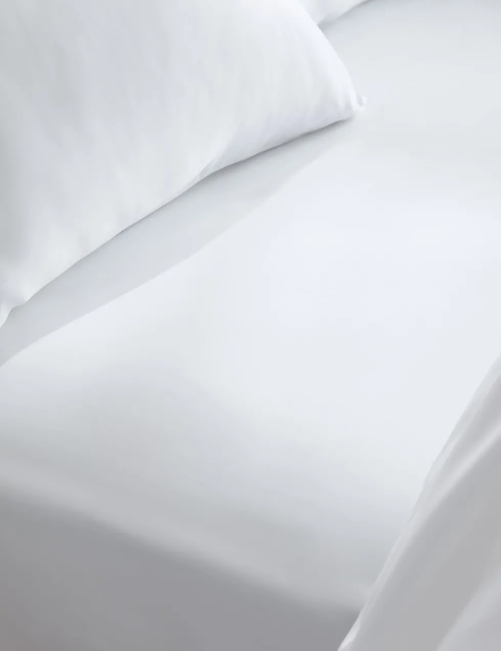 The Ultimate Soft & Silky Multi-Depth Fitted Sheet