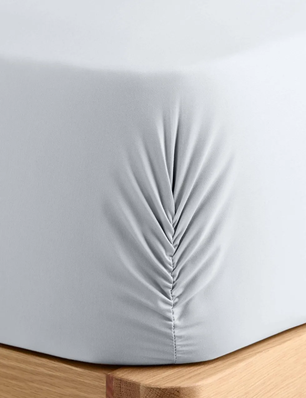 The Ultimate Soft & Silky Multi-Depth Fitted Sheet