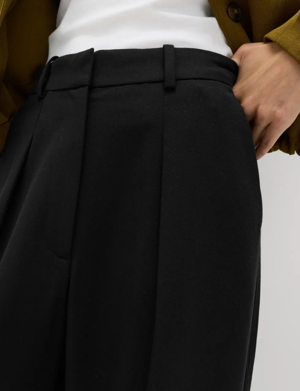 Woven Barrel Leg Trousers with Stretch